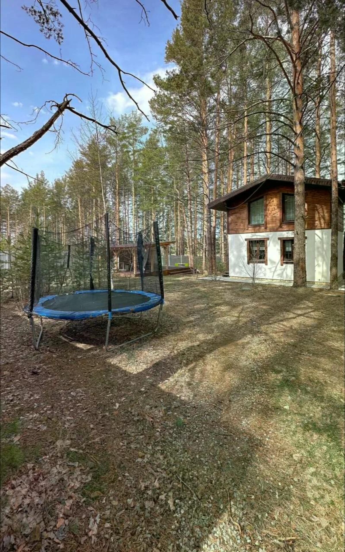Участок: Двухэтажный дом на лесном участке